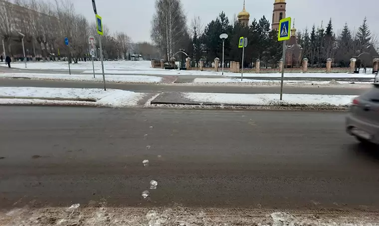 В Нижнекамске иномарка сбила пенсионера на пешеходном переходе — он госпитализирован