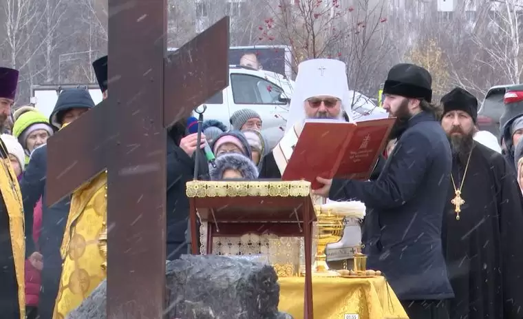 На въезде в Нижнекамск заложили первые камни под строительство православного храма и мечети