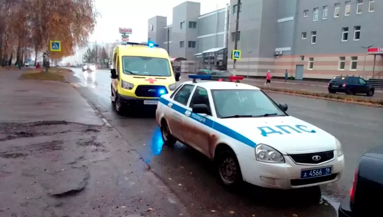 В Нижнекамске у женщины на ходу задымилась машина