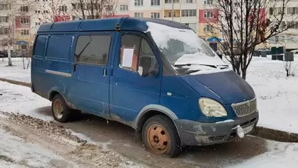 В Нижнекамске владельца попросили убрать синюю «ГАЗель» со двора