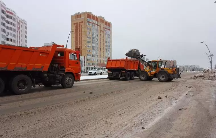 За смену с улиц Нижнекамска вывезли почти тысячу кубометров снега