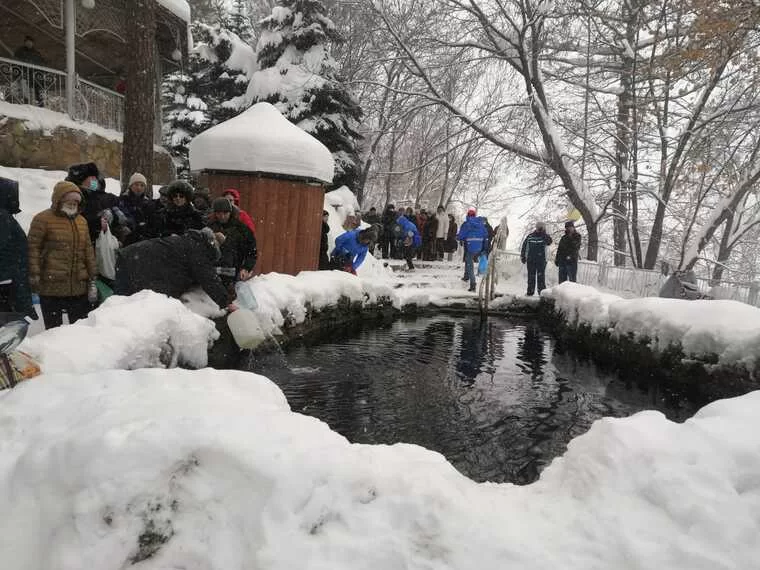 В МЧС напомнили правила поведения и меры безопасности при крещенских купаниях