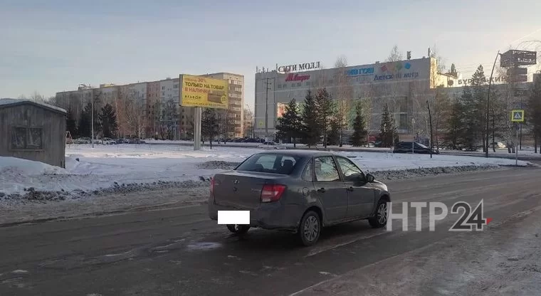 В Нижнекамске 18-летняя девушка попала в больницу после наезда автомобиля