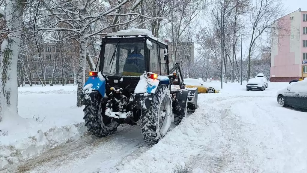 На уборку улиц Нижнекамска от снега вышли 546 дворников и 52 единицы техники