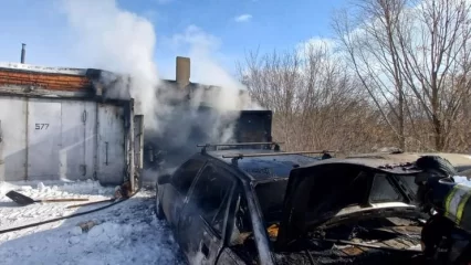 У пожилого нижнекамца в гараже сгорела машина