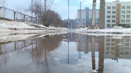 Нижнекамцам рассказали, как будут решаться проблемы с тротуаром и освещением возле школы № 31