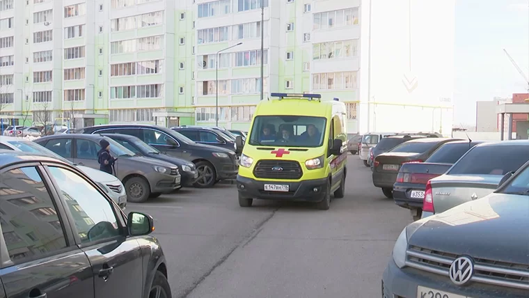 Нижнекамский фельдшер сняла ролик о спасении жизней и буднях скорой помощи