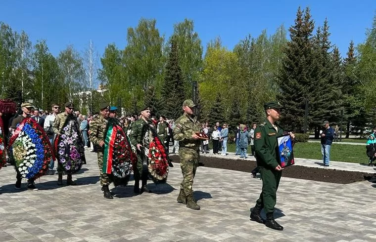 Нижнекамск проводил в последний путь журналиста НТР Александра Комарова