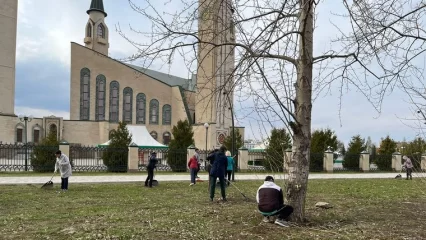 В Нижнекамске в преддверии Ураза-байрама провели средник рядом с Центральной мечетью