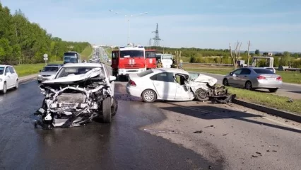 Утреннюю массовую аварию в Нижнекамске спровоцировал 23-летний водитель «Тойоты»