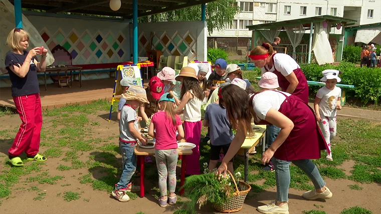 В Нижнекамске дошколята занялись ландшафтным дизайном