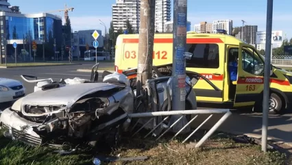 В Челнах мужчина на «Лифане» влетел в опору освещения и погиб