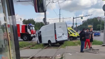 В Казани «Газель» влетела в людей на тротуаре, есть погибший