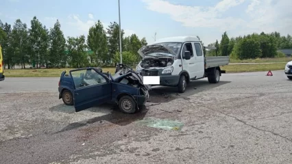 В Нижнекамском районе «ГАЗель» в ДТП снесла крышу «Оке», есть пострадавшие