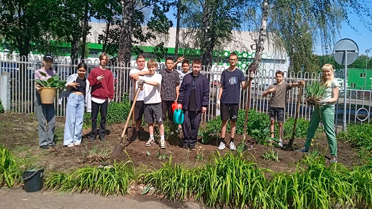 В Нижнекамске приступили к работе трудовые бригады школьников