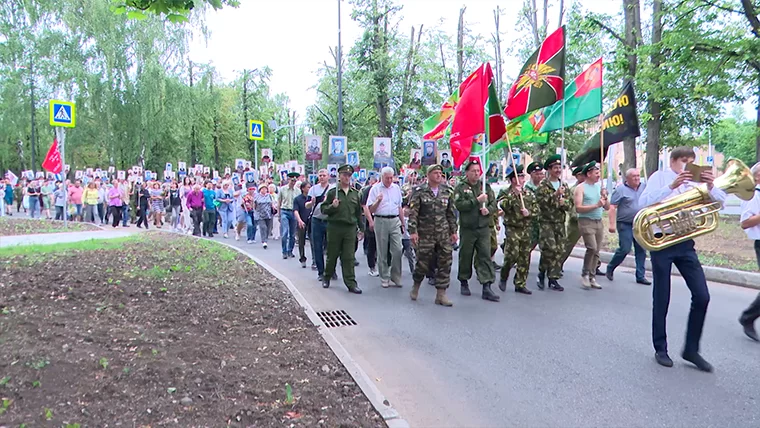 В Нижнекамске прошло шествие ко Дню ветеранов боевых действий