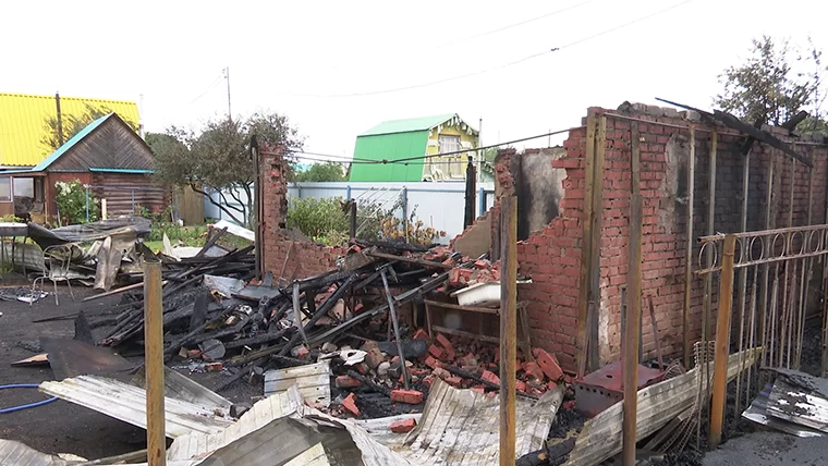 При пожаре в садовом товариществе  в Нижнекамске пострадали пять домов