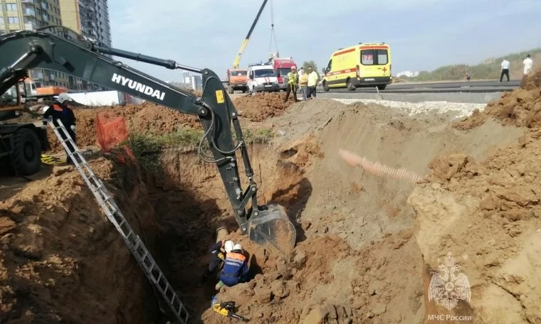 В Набережных Челнах рабочего стройки насмерть завалило землёй