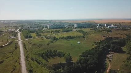 В Нижнекамском районе ищут пропавшего дедушку в фуражке с ушами, страдающего потерей памяти