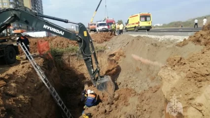 В Набережных Челнах рабочего стройки насмерть завалило землёй