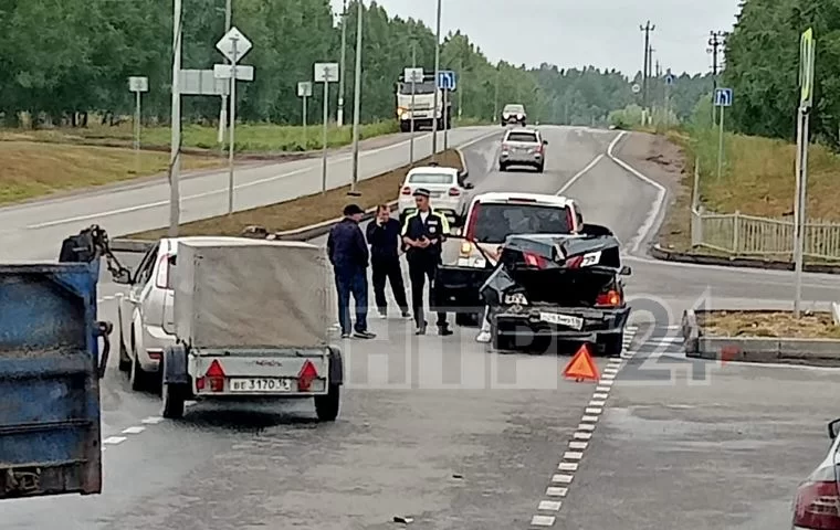 В Нижнекамске временно перекрыли участок дороги из-за ДТП