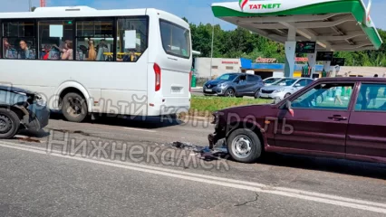 В Нижнекамске на ул. Лесной произошло столкновение двух автомобилей