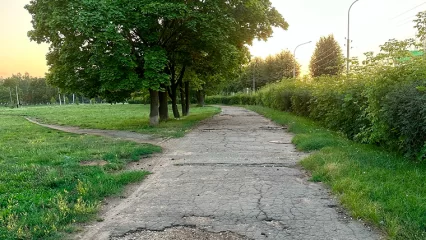 В Нижнекамске в этом году реконструируют разбитый тротуар по проспекту Вахитова