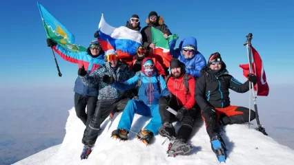 Имам-мухтасиб Нижнекамска взошёл на вершину горы Арарат