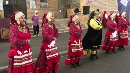 Во дворах Нижнекамска проходят праздники в честь окончания капремонта