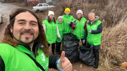 Нижнекамцы в ходе субботника за полтора часа собрали 11 мешков отходов