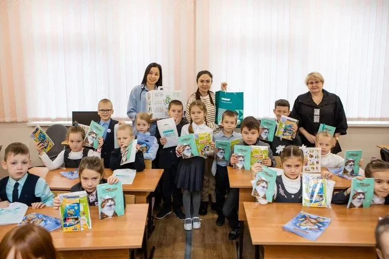 Новые знания и полезные подарки получили школьники на экоуроке от «Нижнекамскнефтехима» 