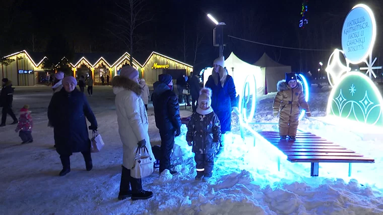 В Нижнекамске открылся первый елочный городок