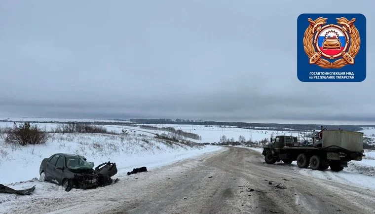 В Татарстане водитель легковушки погиб при столкновении с грузовиком