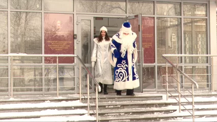 В Нижнекамске «Полицейский Дед Мороз» посетил семьи, состоящие на учете