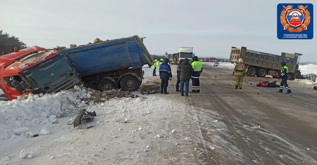 В Татарстане в ДТП с двумя грузовиками погибла женщина