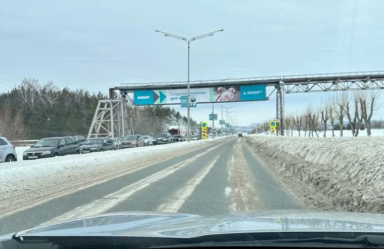 В промзоне Нижнекамска образовалась пробка из-за перекрытия дороги