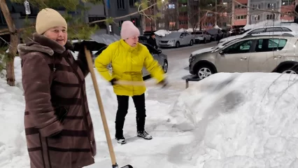 Пенсионерка из Нижнекамска показала, как они с соседями расчистили свой двор