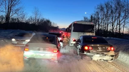 У нижнекамцев утро понедельника началось с пробок на дорогах