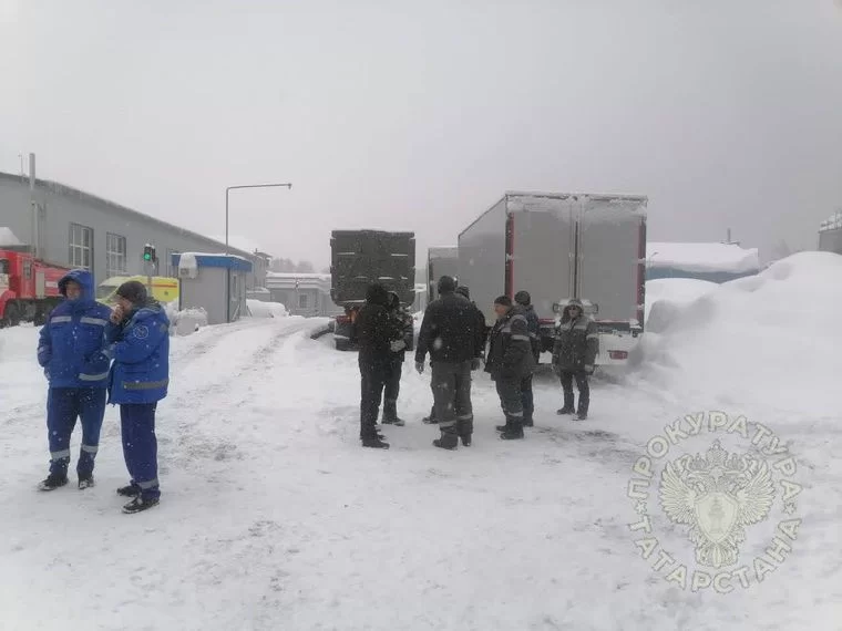 По факту обрушения крыши пункта приёма металла в Казани возбуждено уголовное дело