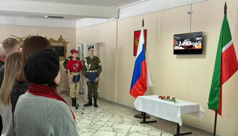 В нижнекамской школе открыли мемориал выпускникам, погибшим в СВО