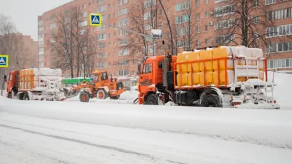 Из Нижнекамска за ночь вывезли 2,7 тыс. кубометров снегам