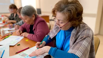 В Нижнекамске для студентов университета третьего возраста устроили арт-терапию