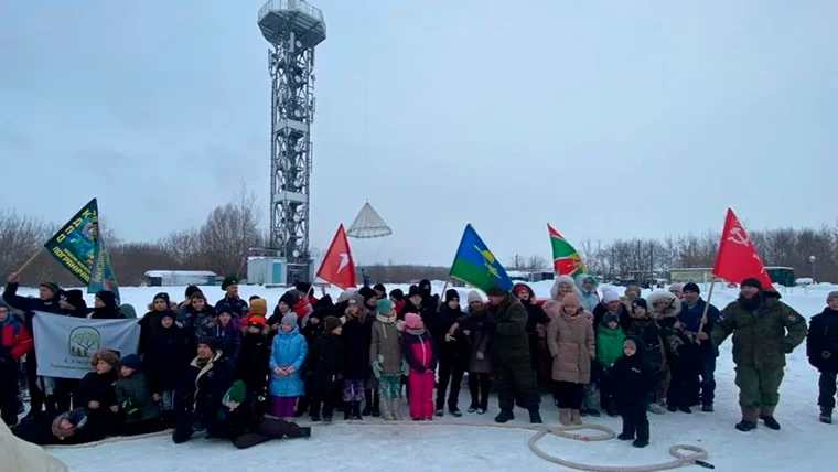 «Движение Первых» из Чистополя посетили Нижнекамск, чтобы прыгнуть с парашютом