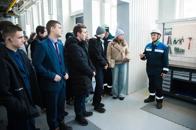 Нижнекамским школьникам показали современное ремонтное производство «Нижнекамскнефтехима»