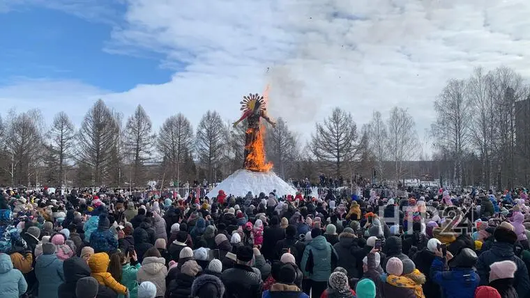 Сжигание чучела на проводах зимы в Нижнекамске