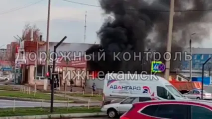 В Нижнекамске у центрального рынка произошёл пожар