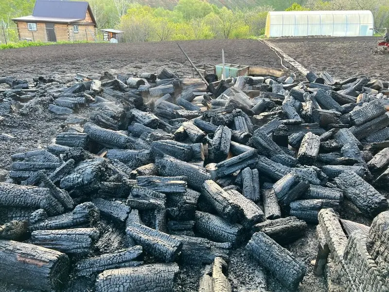 В нижнекамском селе из-за короткого замыкания полыхали несколько построек