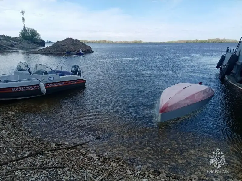 На Каме спасли двух мужчин, перевернувшихся на паруснике