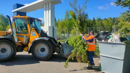 В Нижнекамске к Радонице приводят в порядок городское кладбище