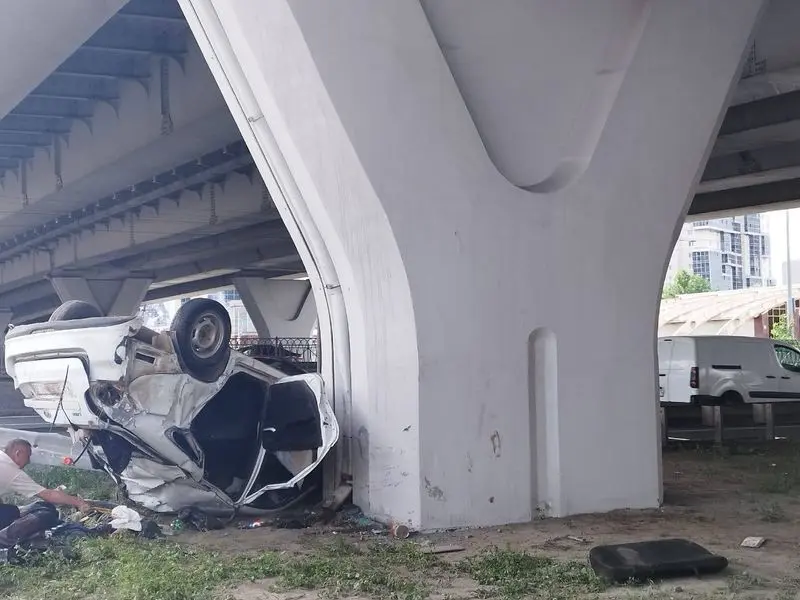 В Казани «Гранта» с шестью людьми влетела в мост — один человек погиб